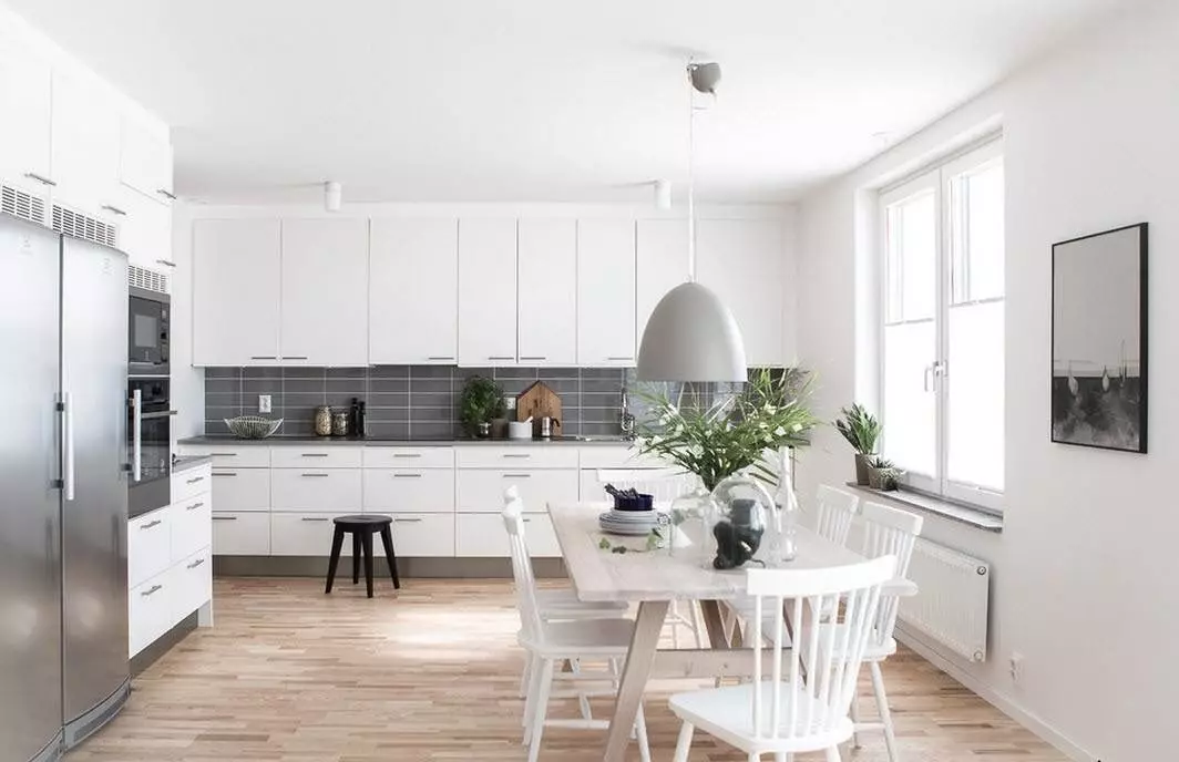 Download wallpaper per cucina bianca (43 foto): Quali sfondi sono adatti per cuffie da cucina leggera? Come prenderli? Opzioni interne 21112_31