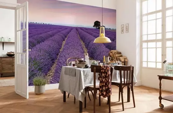 Tapeta do kuchni (102 zdjęć): Projektowanie tapety kuchennej do ścian kuchennych w mieszkaniu, piękne jasne, jasne i inne opcje tapety we wnętrzu 21113_23