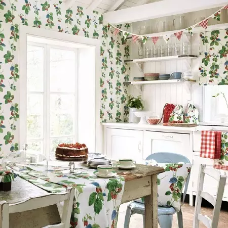 Tapeta do kuchni (102 zdjęć): Projektowanie tapety kuchennej do ścian kuchennych w mieszkaniu, piękne jasne, jasne i inne opcje tapety we wnętrzu 21113_4