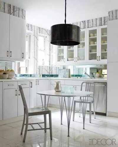 Virtuvės tapetai (102 nuotraukos): virtuvės tapetų dizainas virtuvės sienoms bute, gražiose šviesios, ryškios ir kitos tapetų parinktys interjere 21113_61