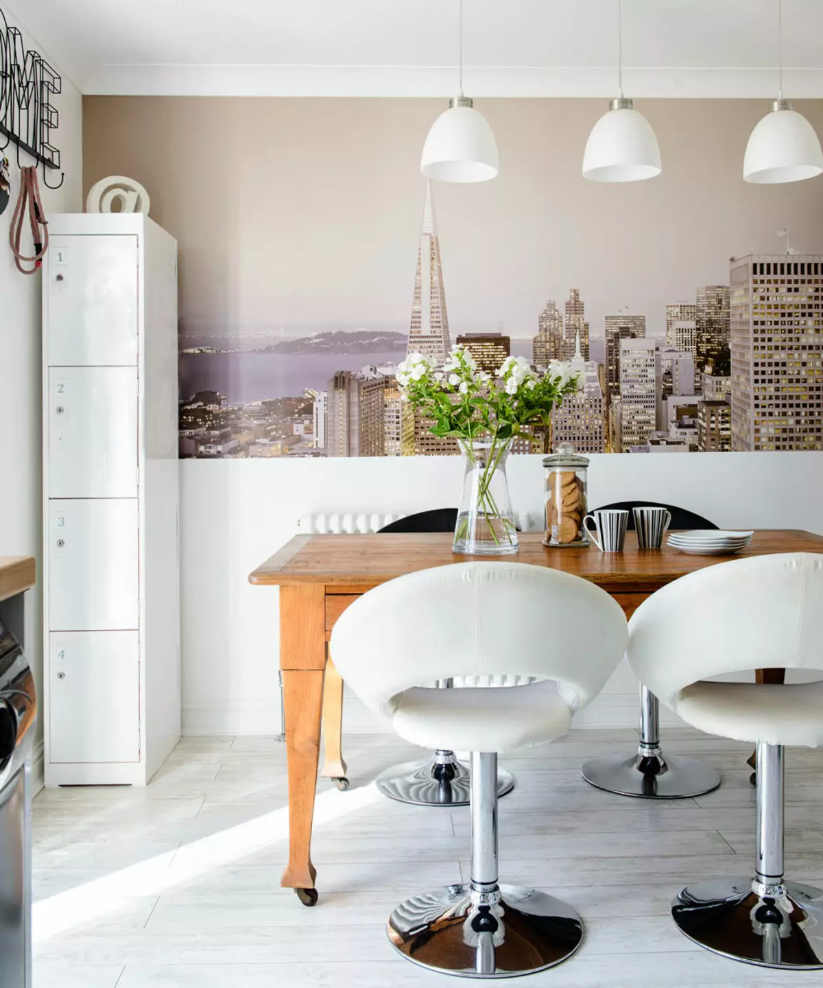 Hình nền cho nhà bếp (102 ảnh): Thiết kế hình nền nhà bếp cho tường bếp trong căn hộ, đẹp sáng, sáng và các tùy chọn hình nền khác trong nội thất 21113_63