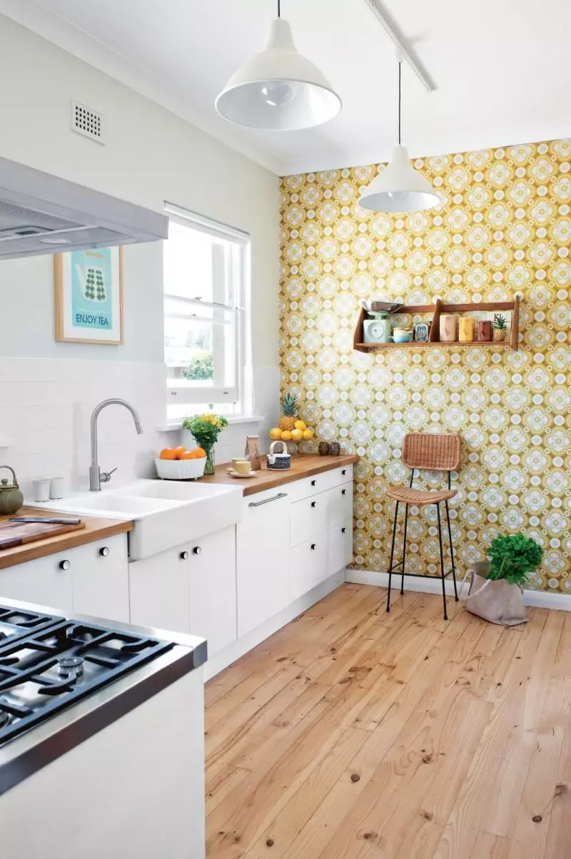Virtuvės tapetai (102 nuotraukos): virtuvės tapetų dizainas virtuvės sienoms bute, gražiose šviesios, ryškios ir kitos tapetų parinktys interjere 21113_92