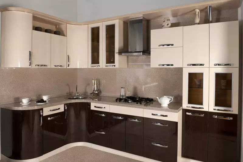 بیجج بھوری باورچی خانے (48 فوٹو): چاکلیٹ-بیجج رنگوں میں باورچی خانے کے ہیڈسیٹ کے ڈیزائن اور انتخاب، داخلہ میں مثالیں 21119_5
