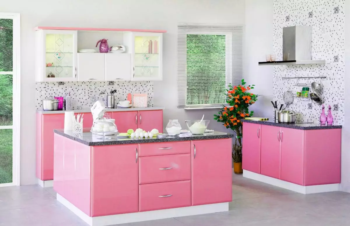 Pink Kuhinje (87 fotografij): Izberite kuhinjske slušalke v seron in belo-roza barvo v notranjosti. V katerih barvah, da izberejo ozadje na stenah? 21121_2