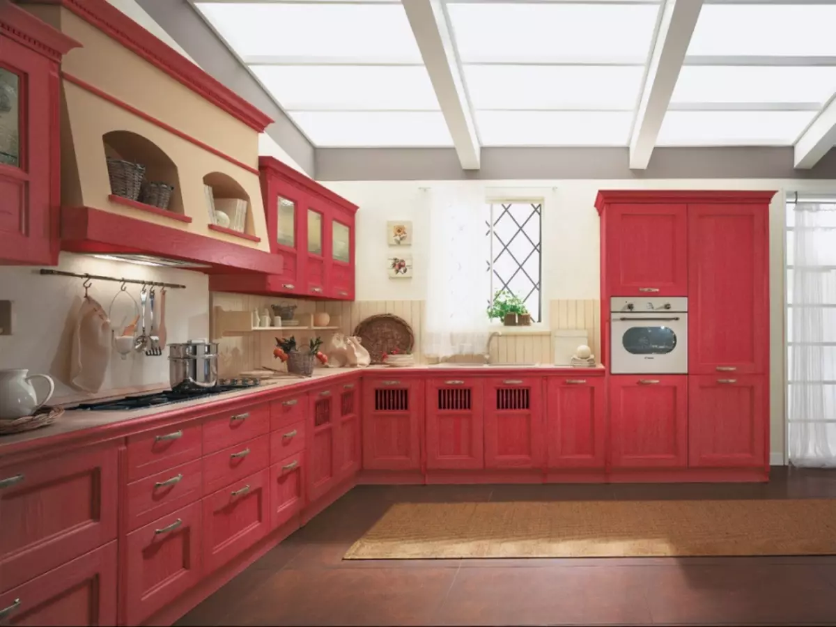 Vaaleanpunaiset keittiöt (87 kuvaa): Valitse seronin ja valkoisen vaaleanpunaisen värin keittiön kuuloke. Missä väreissä valita taustakuva seinillä? 21121_21