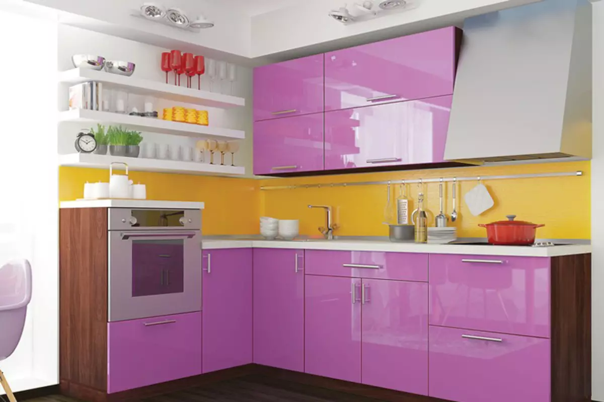 Bucătării roz (87 fotografii): Alegeți un set cu cască de bucătărie în seonul și culoarea alb-roz în interior. În ce culori să aleagă tapet pe pereți? 21121_34