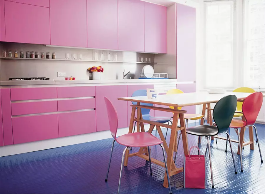 Pink Dapur (87 foto): Pilih headset dapur di seron dan warna putih pink di interior. Di mana warna memilih wallpaper di dinding? 21121_5