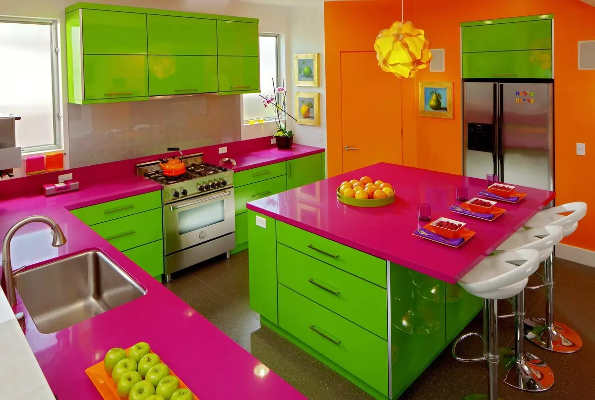 Pink Dapur (87 foto): Pilih headset dapur di seron dan warna putih pink di interior. Di mana warna memilih wallpaper di dinding? 21121_53