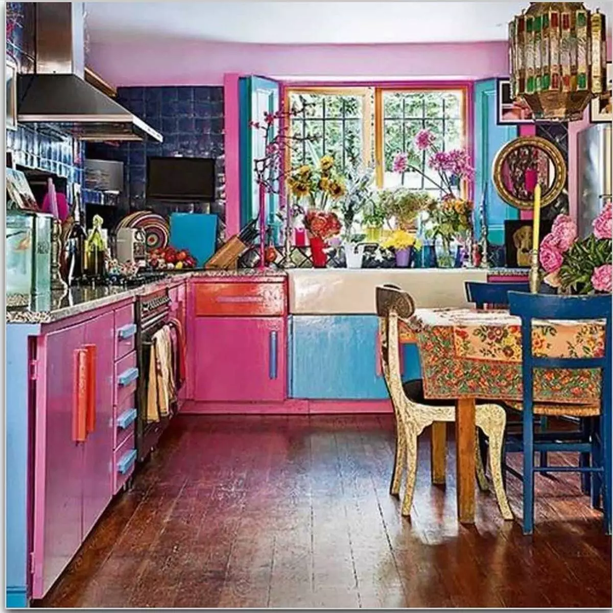 Cozinhas cor-de-rosa (87 fotos): Escolha um fone de ouvido de cozinha em seron e cor rosa-rosa no interior. Em quais cores para escolher papel de parede nas paredes? 21121_67