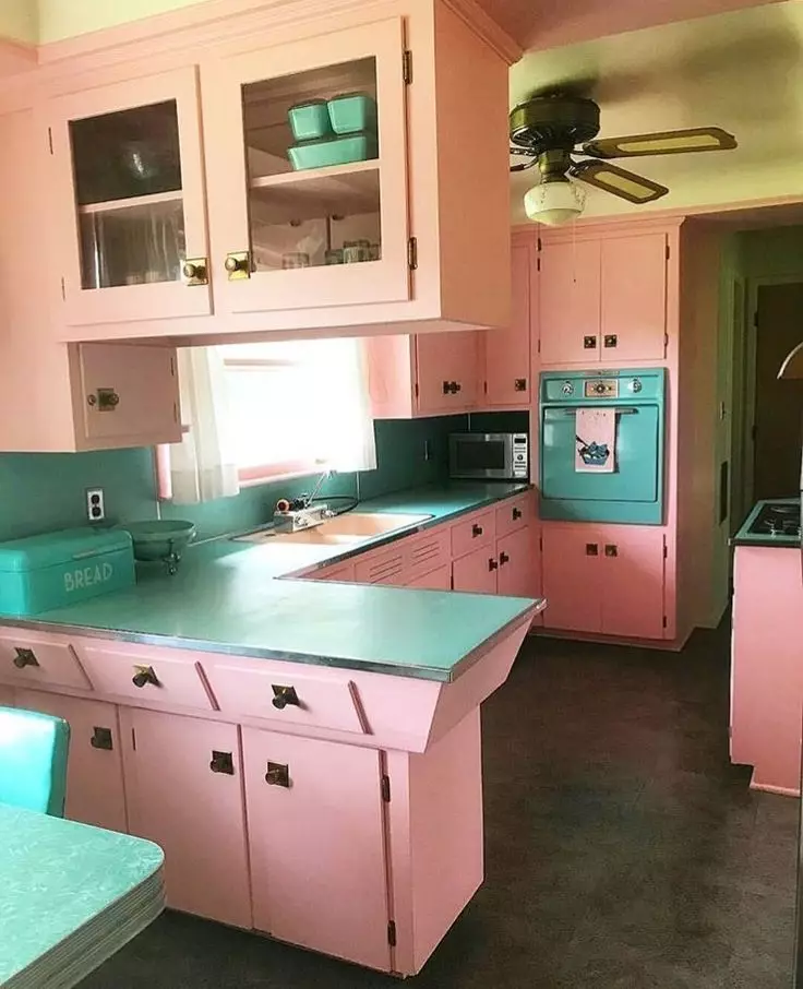 Pink Kitchens (87 photos): a headset mitbaxê li Seron û rengê spî-pink di hundir de hilbijêre. In ku colors to hilbijêre wallpaper li ser dîwarên? 21121_70