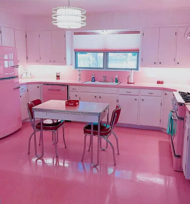 Pink Køkkener (87 Billeder): Vælg et køkkenhovedtelefon i seron og hvid-lyserød farve i interiøret. I hvilke farver at vælge tapet på væggene? 21121_80