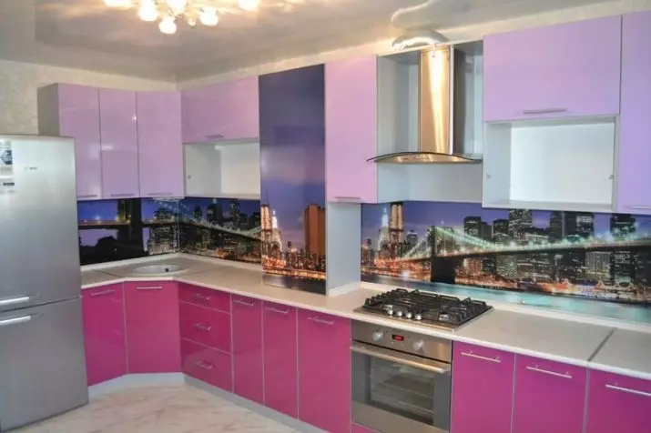 ვარდისფერი სამზარეულოები (87 ფოტო): აირჩიეთ სამზარეულოს ყურსასმენი Seron და თეთრი ვარდისფერი ფერის ინტერიერში. რომელი ფერები უნდა აირჩიოს ფონი კედლები? 21121_87