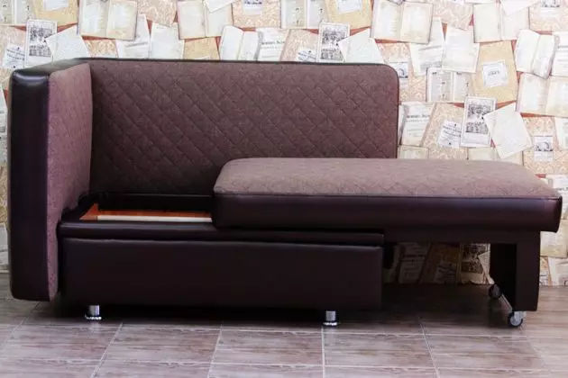 Sofa dengan tempat tidur di dapur (73 foto): Sofa dapur lurus dan model lembut sudut sempit. Sofa Double dan Model Saiz Lain 21130_37