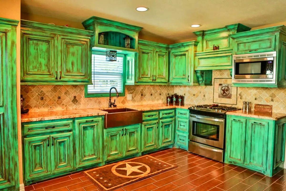 Cuisine Colors na may Wooden Table Top (44 Photos): Grey at Blue, Black and Bright Kitchen Headsets na may apron at wood table Top In The Interior 21134_23