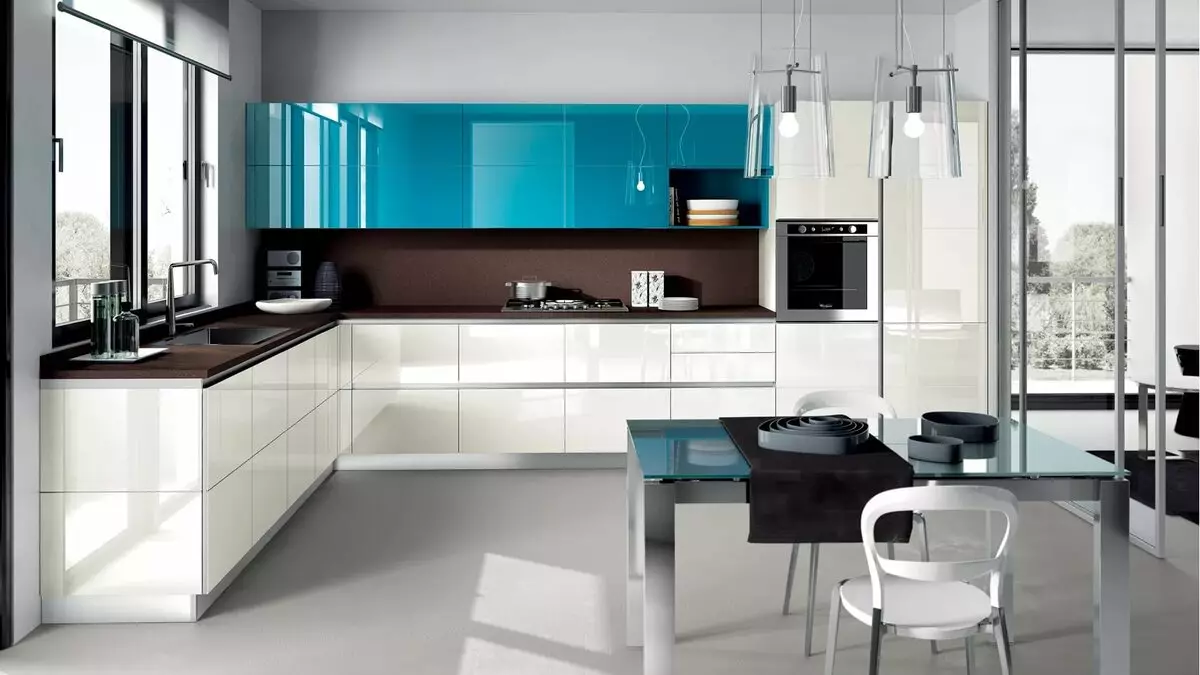 Κουζίνα χρώματα με ξύλινο τραπέζι (44 φωτογραφίες): Γκρι και μπλε, μαύρα και φωτεινά ακουστικά κουζίνας με ποδιά και ξύλινη τραπεζαρία στο εσωτερικό 21134_33