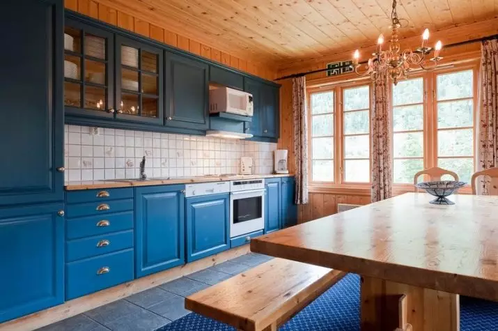 Culori de bucătărie cu masă de masă de masă (44 fotografii): căști de bucătărie albastru și albastru, negru și luminos cu șorț și lemn de masă în interior 21134_44