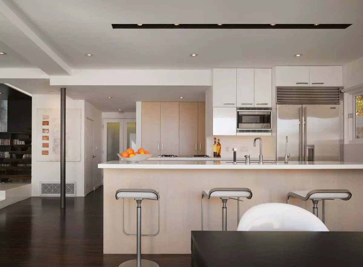 Стелі з гіпсокартону на кухні (75 фото): дворівневі підвісні гіпсокартонні стелі в дизайні кухні, варіанти фігур на стелі 21137_22