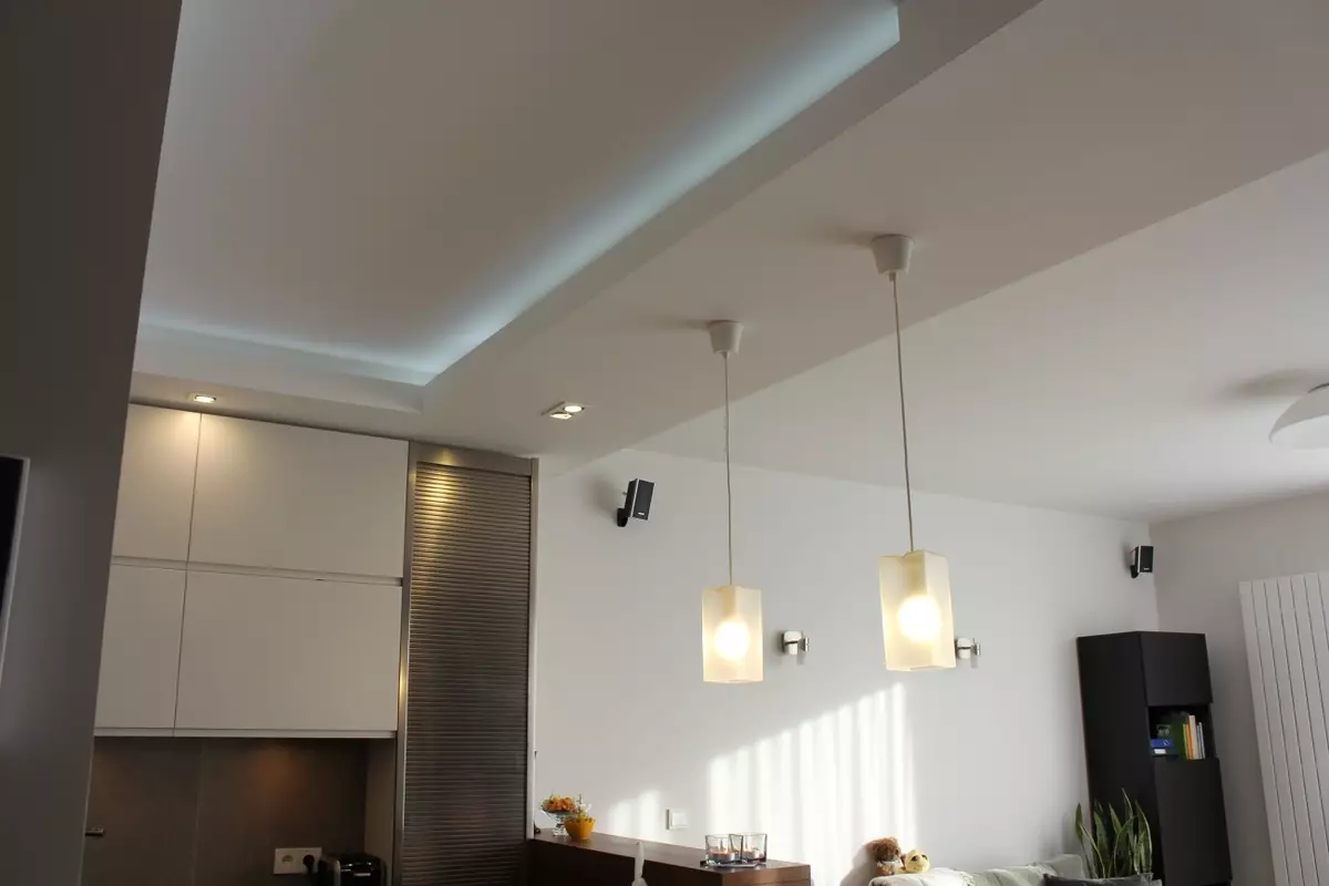 Стелі з гіпсокартону на кухні (75 фото): дворівневі підвісні гіпсокартонні стелі в дизайні кухні, варіанти фігур на стелі 21137_36