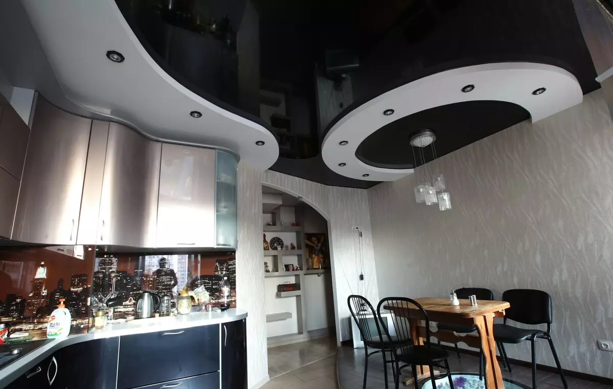 Gipskartondecke in der Küche (75 Fotos): Zwei-Stufen-Hänseholzettendecken im Design der Küche, Varianten der Zahlen an der Decke 21137_40