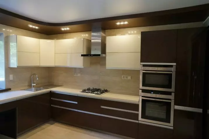 Brown Virtuvės (91 nuotraukos): virtuvės ausinės šviesos, tamsos ir pilkos rudos spalvos interjere. Kokiuose tonuose ir dizaine pasirinkite sienų tapetą? 21143_89