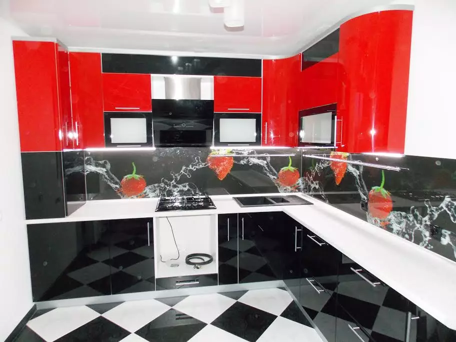 سرخ اور سیاہ باورچی خانے (77 تصاویر): کونے اور براہ راست باورچی خانے کے کرسمس اور سفید باورچی خانے میں داخلہ ڈیزائن، چمکدار کچن سرخ اوپر اور سیاہ نیچے 21144_10
