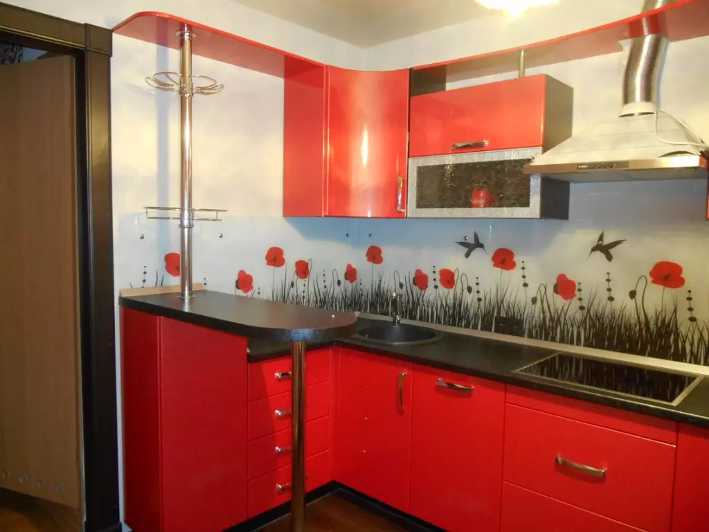 Nhà bếp màu đỏ và đen (77 ảnh): Góc và nhà bếp thẳng Giáng sinh và nhà bếp trắng thiết kế trong thiết kế nội thất, bếp bóng màu đỏ và đáy đen 21144_15
