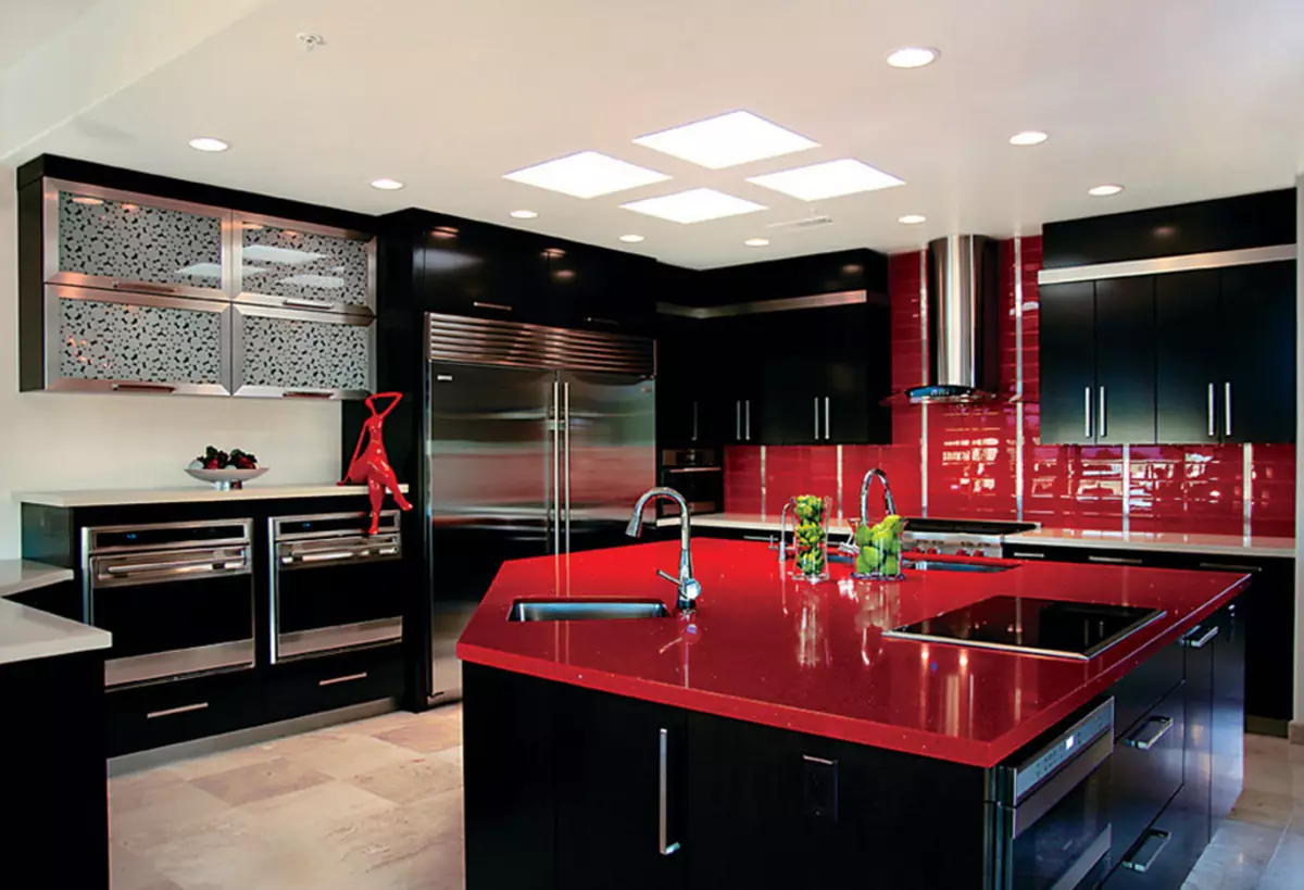 سرخ اور سیاہ باورچی خانے (77 تصاویر): کونے اور براہ راست باورچی خانے کے کرسمس اور سفید باورچی خانے میں داخلہ ڈیزائن، چمکدار کچن سرخ اوپر اور سیاہ نیچے 21144_33