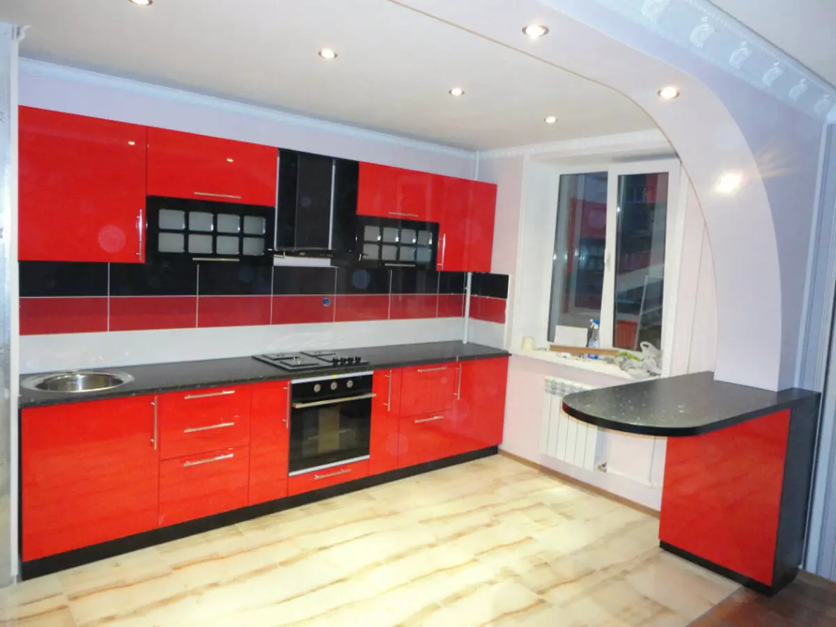 سرخ اور سیاہ باورچی خانے (77 تصاویر): کونے اور براہ راست باورچی خانے کے کرسمس اور سفید باورچی خانے میں داخلہ ڈیزائن، چمکدار کچن سرخ اوپر اور سیاہ نیچے 21144_35