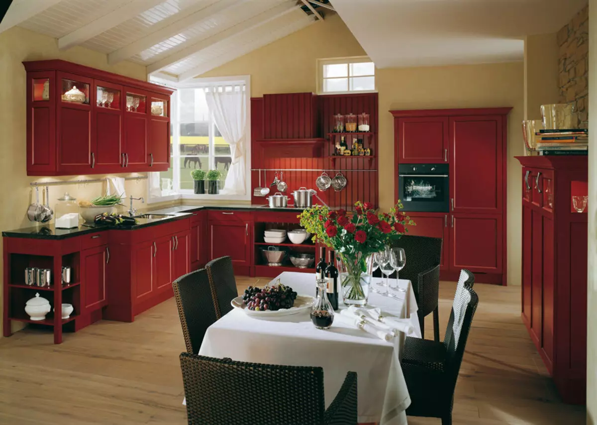 Nhà bếp màu đỏ và đen (77 ảnh): Góc và nhà bếp thẳng Giáng sinh và nhà bếp trắng thiết kế trong thiết kế nội thất, bếp bóng màu đỏ và đáy đen 21144_54