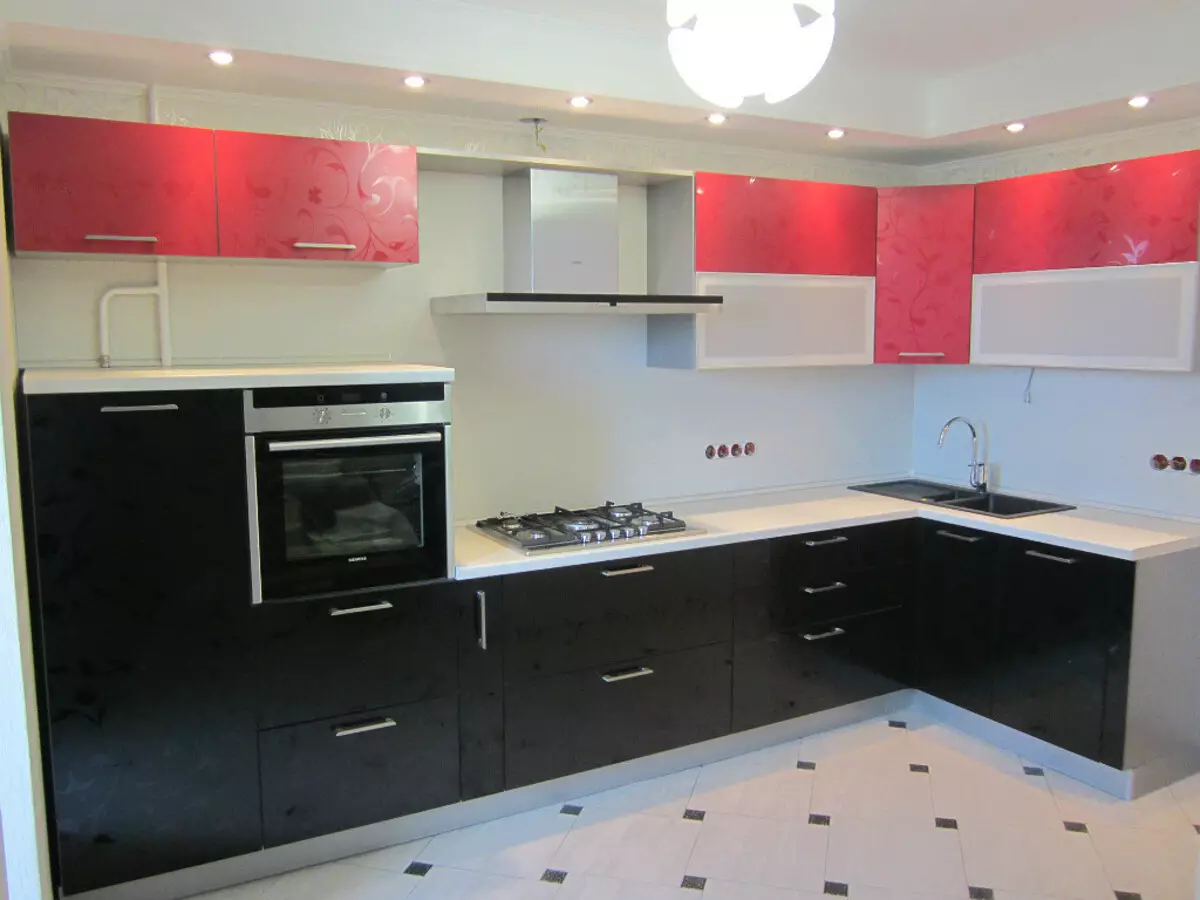 Crvena i crna kuhinja (77 fotografija): Kutak i ravna kuhinja Božićna i bijela kuhinja set u dizajnu interijera, sjajne kuhinje Red Top i crno dno 21144_62