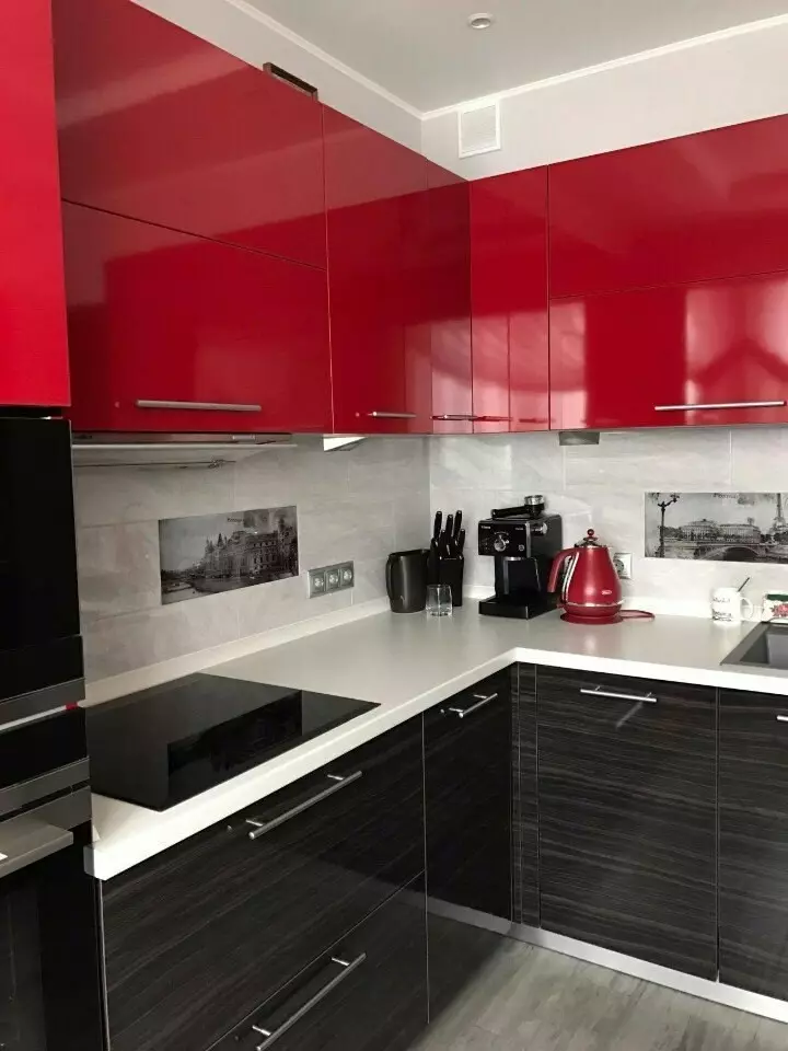 Cociña vermella e branca (65 fotos): BLANCA COCIÑA DA COCIÑA Fondo vermello en deseño de interiores. Que fondos de pantalla se axusten ás auriculares da cociña en cor vermella-branca? 21146_21