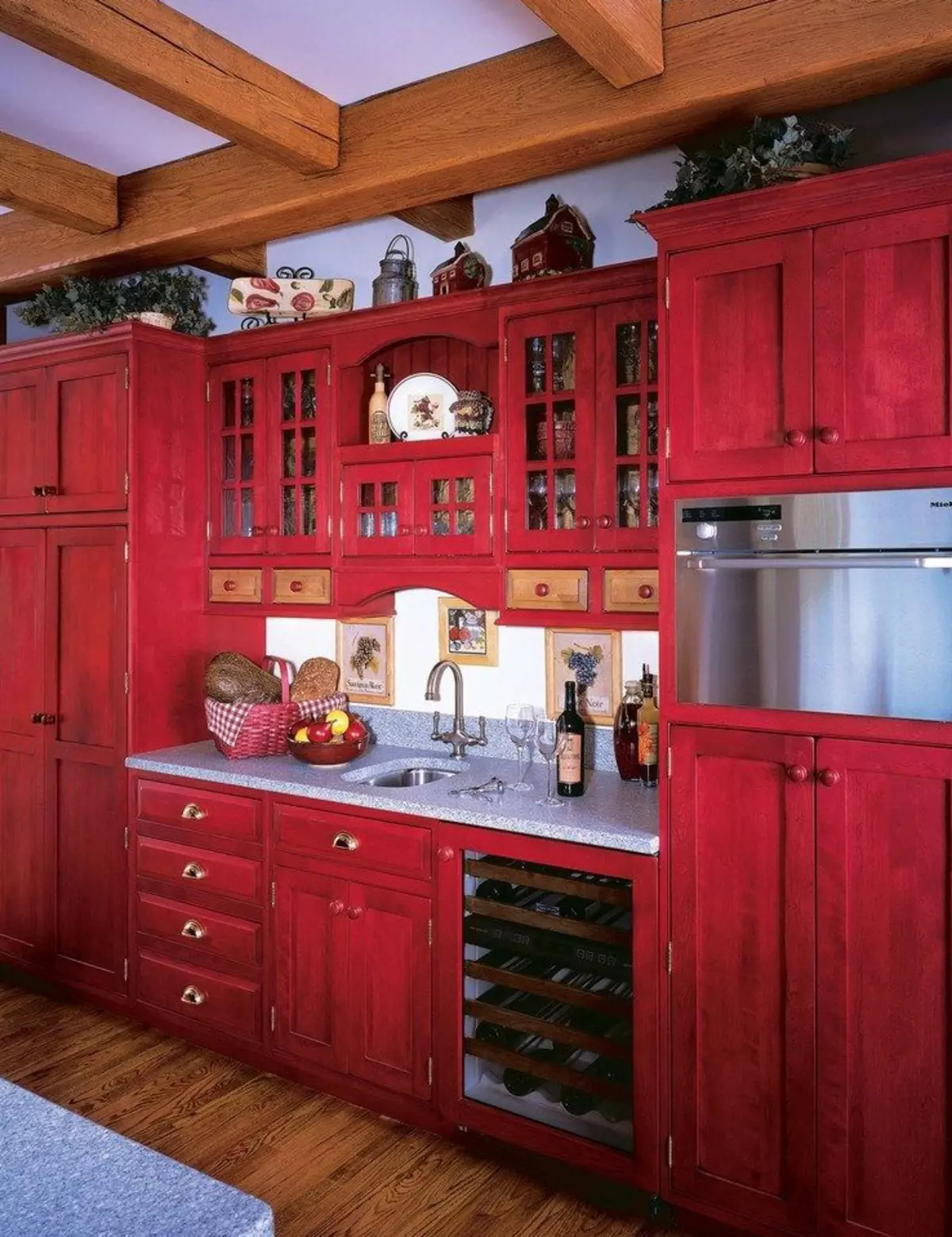 Cociña vermella e branca (65 fotos): BLANCA COCIÑA DA COCIÑA Fondo vermello en deseño de interiores. Que fondos de pantalla se axusten ás auriculares da cociña en cor vermella-branca? 21146_40