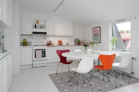 Cucina leggera (99 foto): Belle cuffie in colori vivaci nel design degli interni, design moderno della cucina con accenti luminosi 21147_55