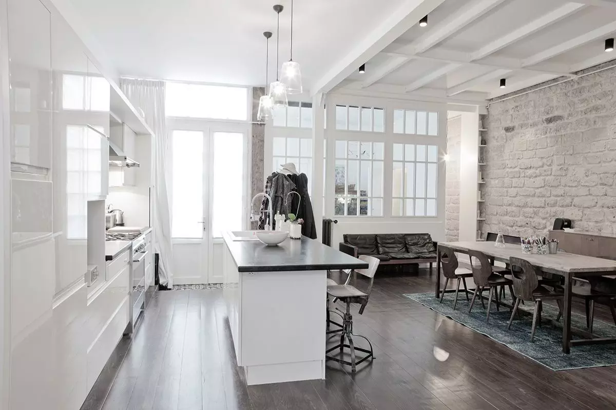 轻型厨房（99张照片）：在室内设计的明亮颜色的美丽耳机，现代厨房设计与明亮的口音 21147_68