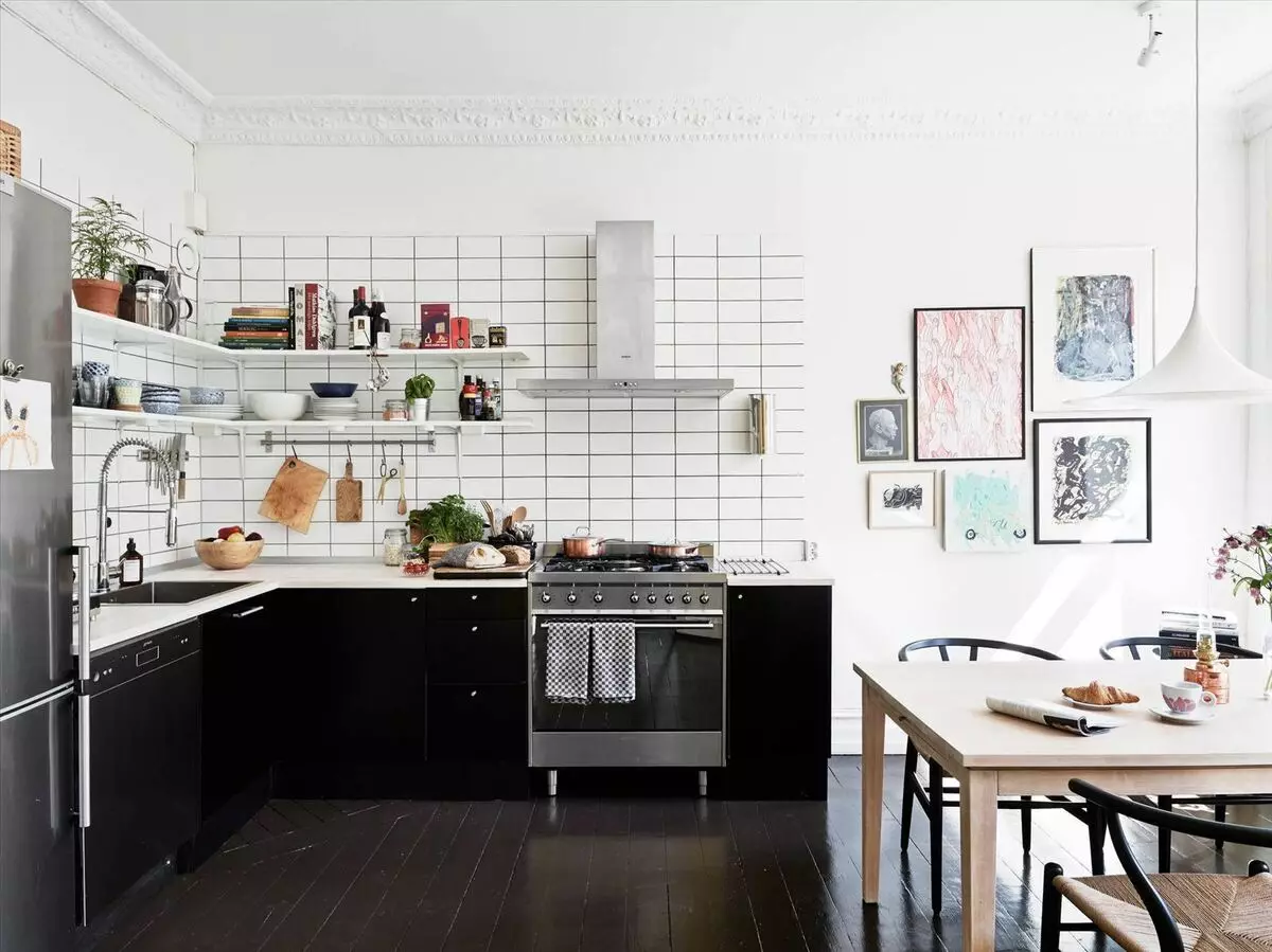 Cucina in bianco e nero (105 foto): cucina in bianco e nero incastonato in interior design, cucina con elettrodomestici neri, cucina in bianco e nero in diversi stili. Quali toni si adattano? 21148_71