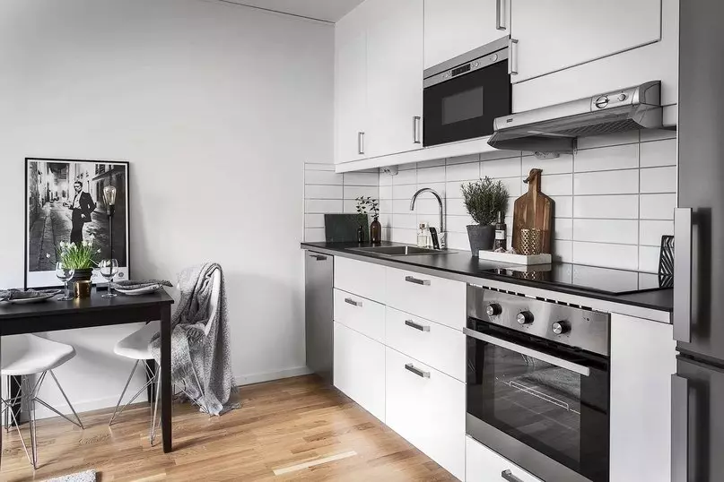 黑白廚房（105張照片）：黑色和白色廚房在室內設計，廚房用黑色電器，黑色和白色廚房用不同的款式。什麼調味？ 21148_72