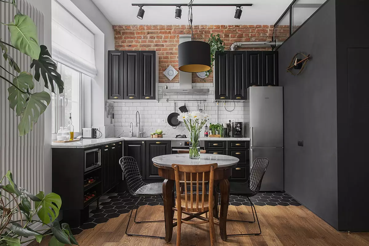 Bucătărie alb-negru (105 poze): Bucătărie alb-negru Set în design interior, bucătărie cu aparate negre, bucătărie alb-negru în diferite stiluri. Ce tonuri se vor potrivi? 21148_74
