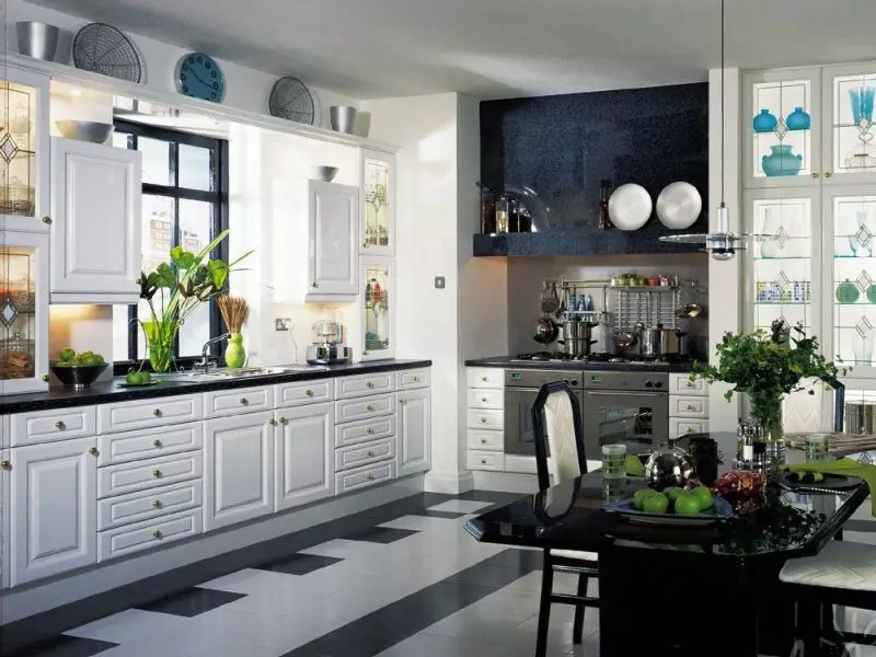 Черно и бяло кухня (105 снимки): черно и бяло кухня комплект в интериорния дизайн, кухня с черна техника, черно и бяло кухня в различни стилове. Какво тонове ще се побере? 21148_79