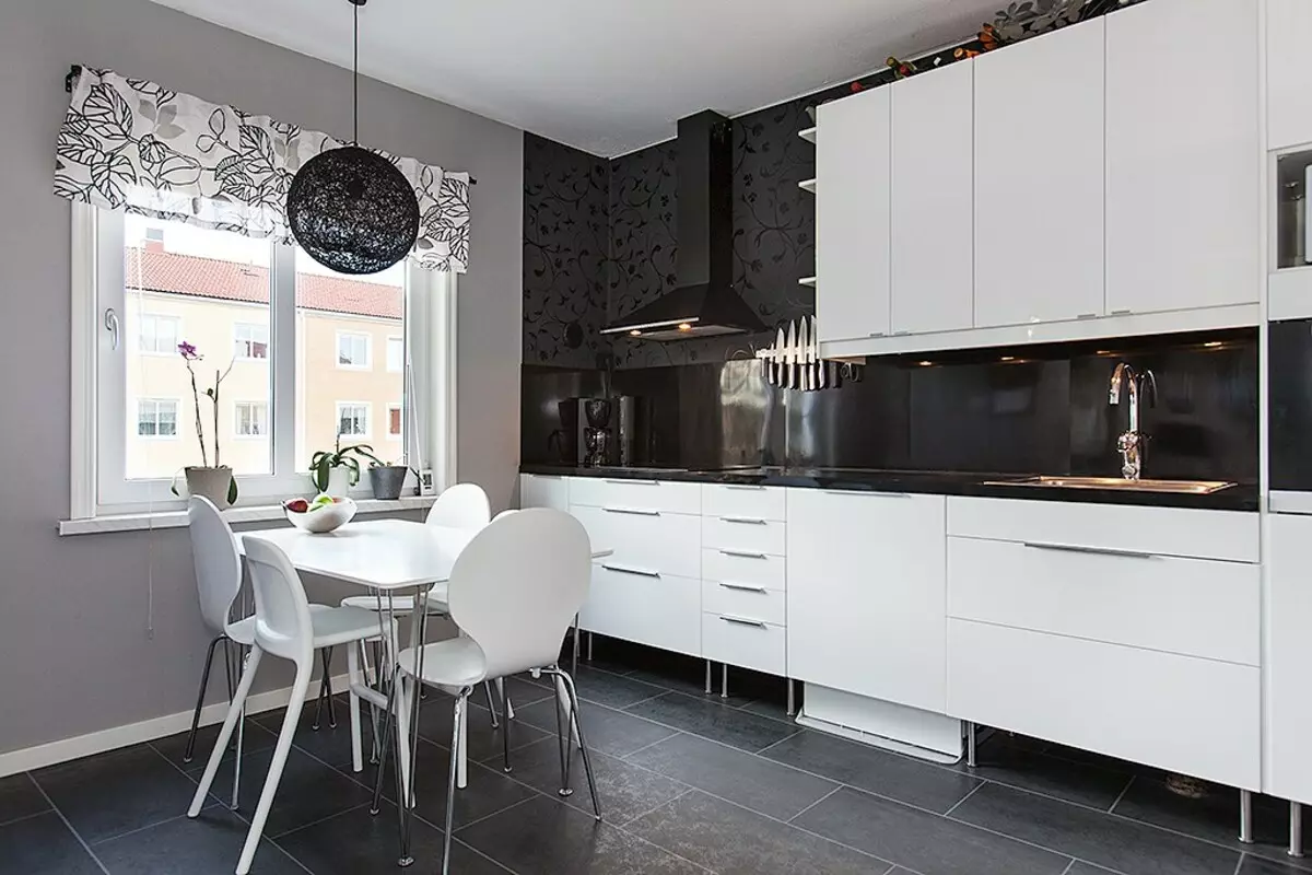 Zwarte en witte keuken (105 foto's): zwart-witte keuken set in het interieur, keuken met zwart apparaten, zwart-witte keuken in verschillende stijlen. Wat tonen past? 21148_9