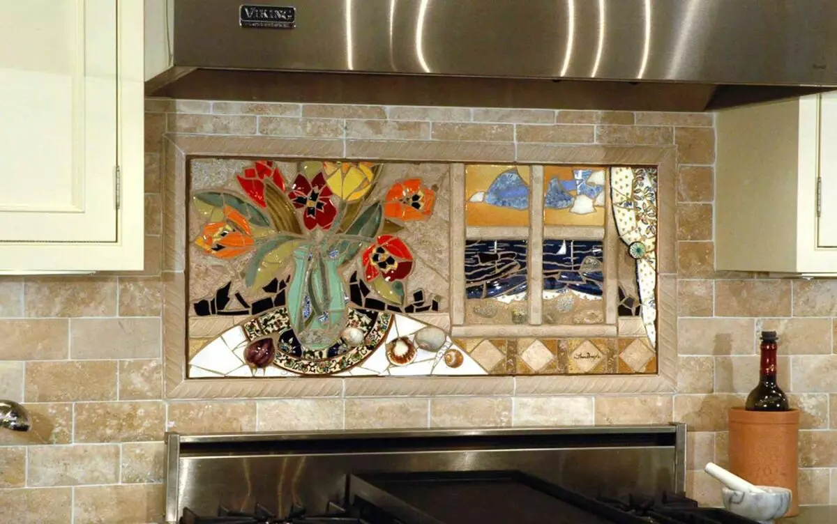 Ѕид декор во кујната (56 фотографии): Како да се украсуваат ѕидовите со налепници? Опции за украсување празни ѕидови со плочи во модерен стил. Примери на Интеррера 21150_32