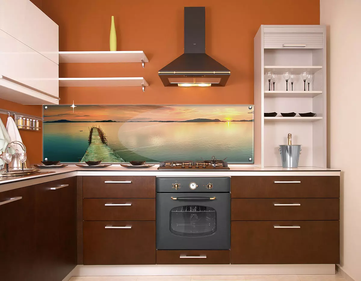 Peach Kitchens (61 billeder): Nuances af køkkenhovedtelefonen af ​​ferskenfarver i interiøret, kombinationen af ​​fersken med andre farver, design muligheder 21151_25