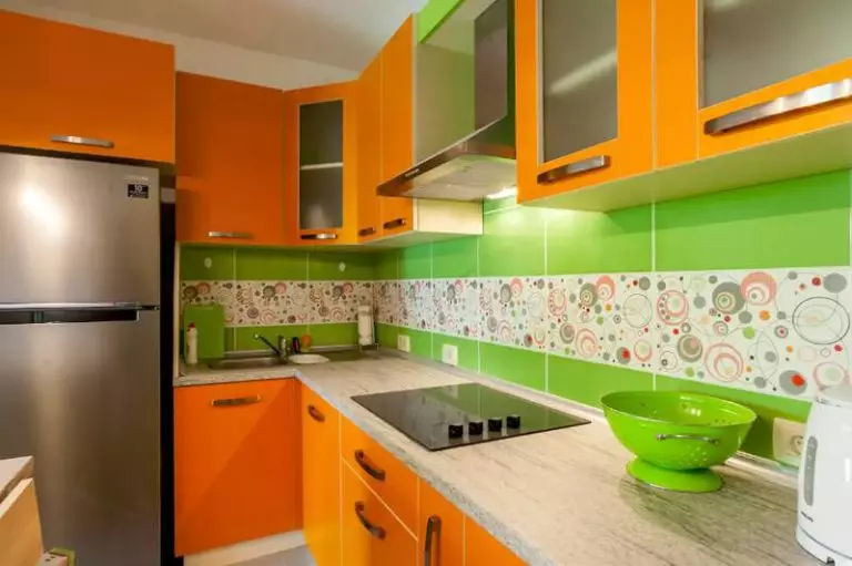 Bucătării Peach (61 fotografii): Nuanțele setului de cască de bucătărie a culorilor de piersici în interior, combinație de piersici cu alte culori, opțiuni de design 21151_28