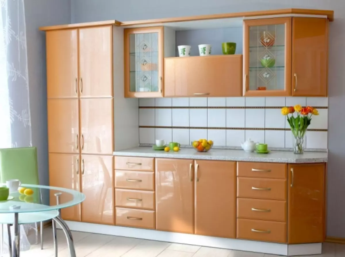 Peach Keittiöt (61 Valokuvat): Keittiön kuulokkeet Peach Värit sisätiloissa, persikan yhdistelmä muiden värejä, design-vaihtoehtoja 21151_9