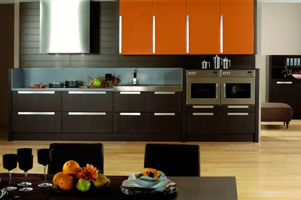 آشپزخانه Wenge (75 عکس): هدست آشپزخانه با سفید و بژ، نمونه های طراحی داخلی با یک آشپزخانه گوشه ای در Wenge 21154_3