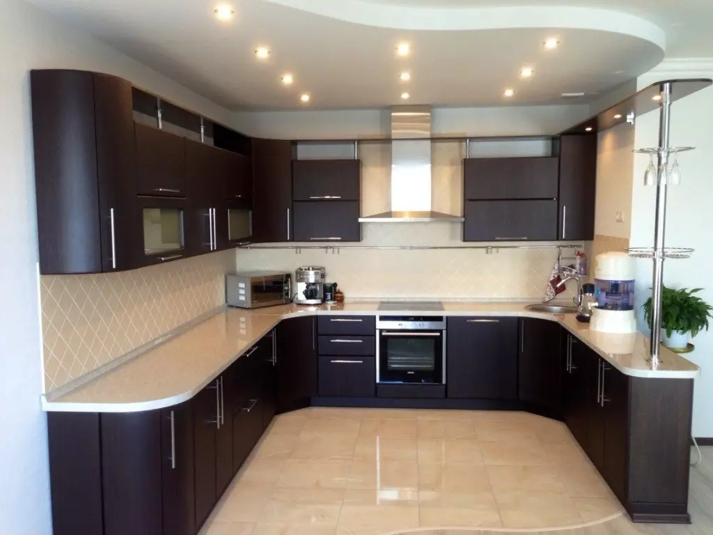 آشپزخانه Wenge (75 عکس): هدست آشپزخانه با سفید و بژ، نمونه های طراحی داخلی با یک آشپزخانه گوشه ای در Wenge 21154_32