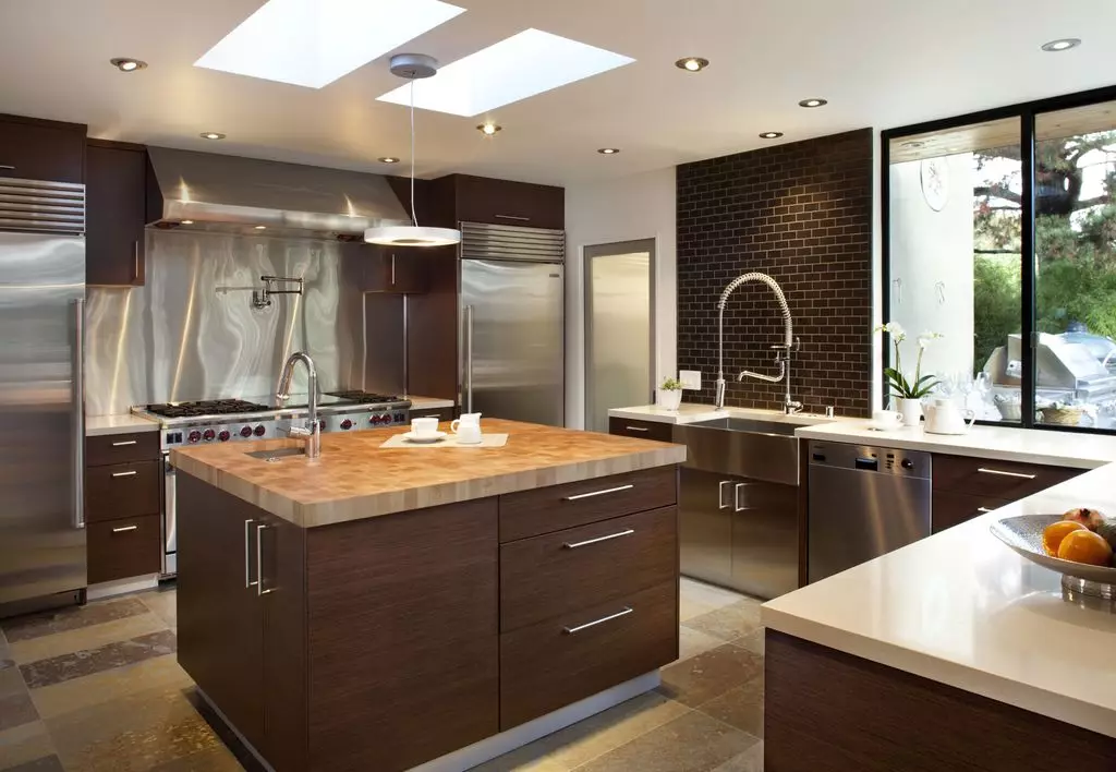 Kitchens Wenge（75張照片）：廚房耳機與白色和米色，室內設計例子與角落廚房的廚房 21154_34