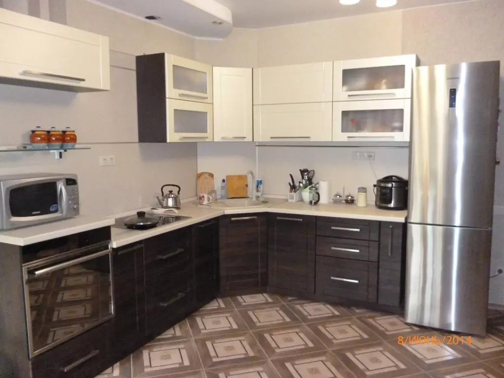 Kitchens Wenge（75张照片）：厨房耳机与白色和米色，室内设计例子与角落厨房的厨房 21154_42