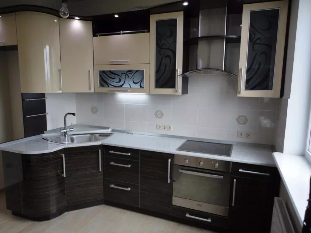 Kitchens Wenge（75张照片）：厨房耳机与白色和米色，室内设计例子与角落厨房的厨房 21154_67