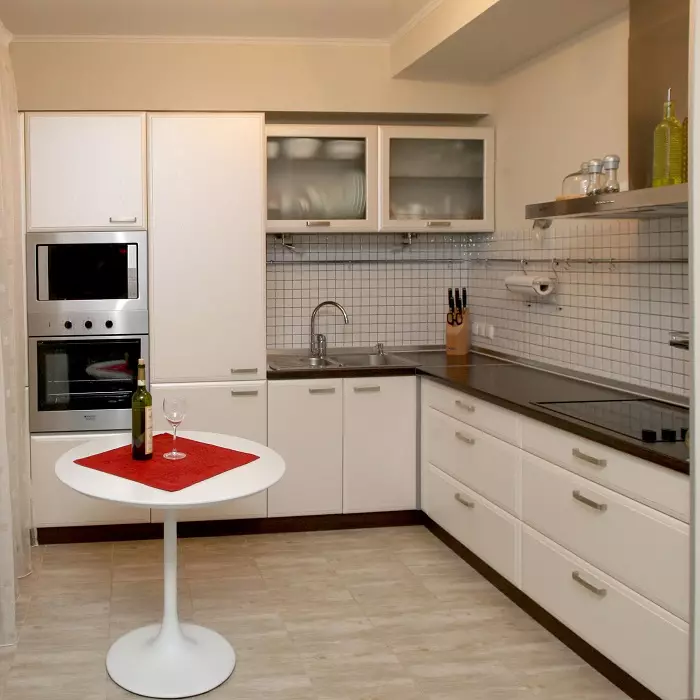 Vidaus virtuvės 9 kvadratiniai metrai. m modernaus stiliaus (52 nuotraukos): dizaino funkcijos, įdomios idėjos 21155_17
