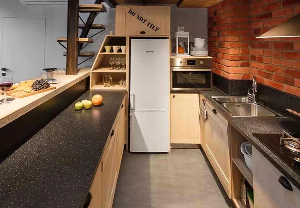लॉफ्ट शैली स्वयंपाकघर (99 फोटो): अंतर्गत डिझाइन, पांढरा आणि राखाडी स्वयंपाकघर, अपार्टमेंटमध्ये मॉड्यूलर किचन, योग्य पडदे आणि चंदेलियर 21160_64